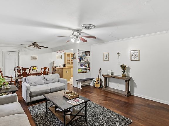 5th image of 906 Gilchrist Ave
