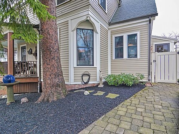 5th image of 105 Rockland Ave