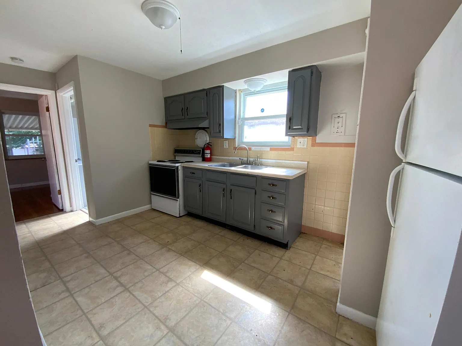 2 bed, 900 sqft, $1,100 — Photo 3