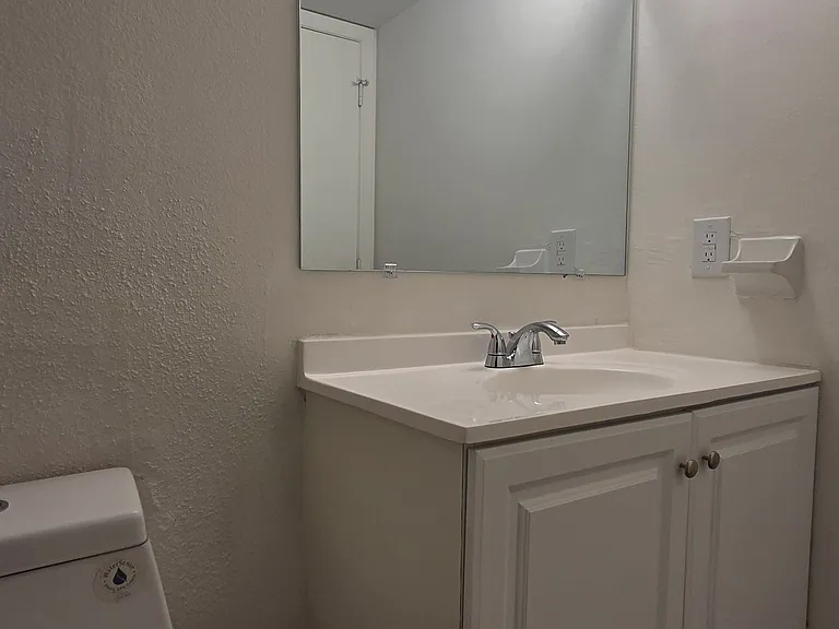 915 Ariana Apartment Community — Photo 46