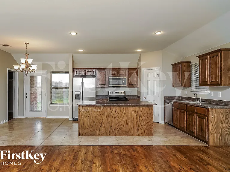 615 Hearthstone Dr — Photo 7