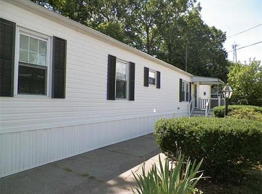 3rd image of 5 Lilac Ln