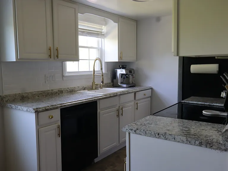 649 S Front St — Photo 11