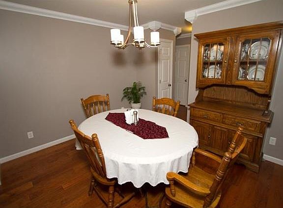5th image of 185 Rockport Dr