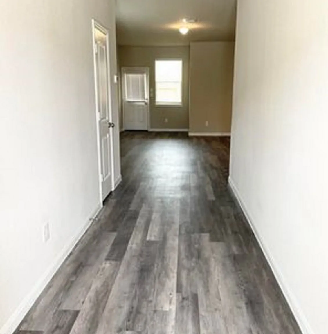 3 bed, 2250 sqft, $2,250 — Photo 2