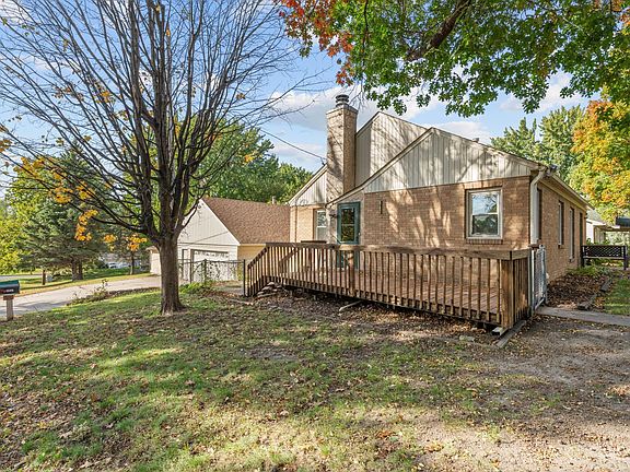 5th image of 8142 Victoria Dr