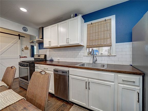 5th image of 251 S 9th St
