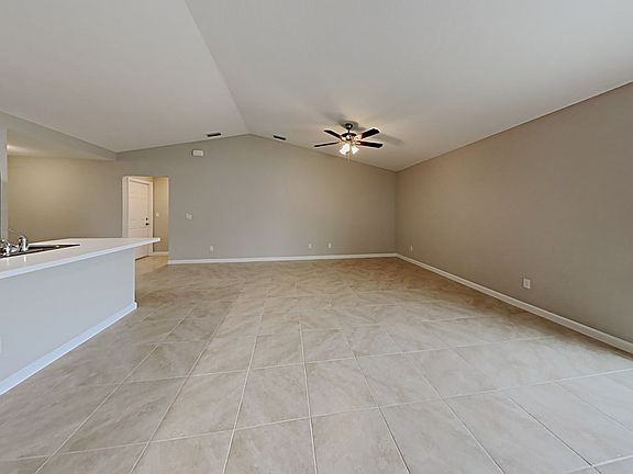 4th image of 1021 SE Airoso Blvd