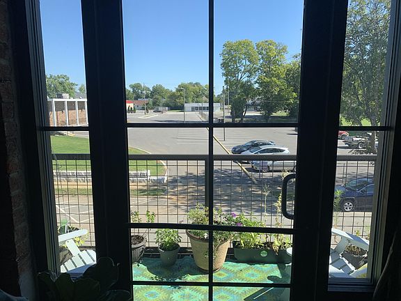 4th image of 240 1st St NE