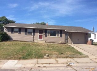 2807 Lynnwood Dr, Rapid City, SD 57701