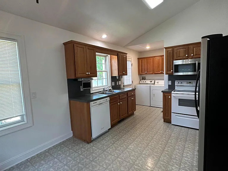 542 Virginia Ave — Photo 15