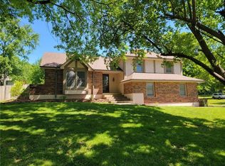 613 NE Locust Dr, Blue Springs, MO 64014