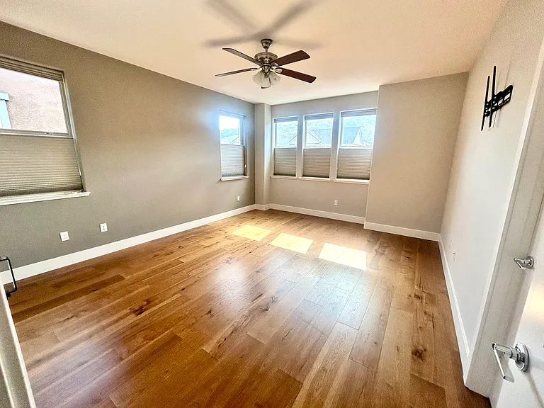 Lexington Ln — Photo 9