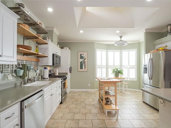4th image of 254 Mountain Springs Dr #254