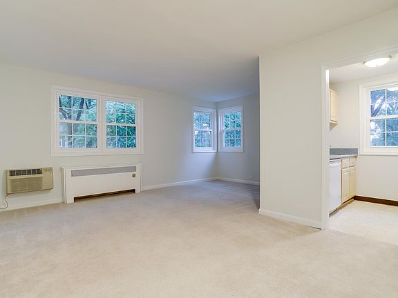 4th image of 206 N Trenton St APT 2