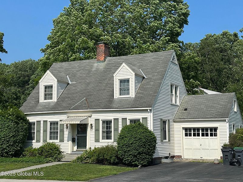 3rd image of 118 Main Street