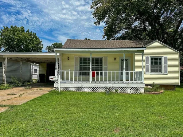 626 E 15th St, Baxter Springs, KS 66713