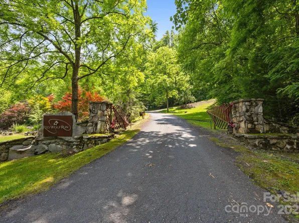55 Red Wolf Run, Burnsville, NC 28714
