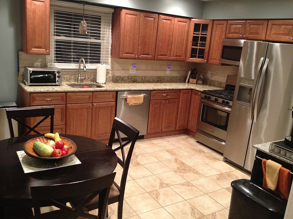 1st image of 544 Parkwood Ave