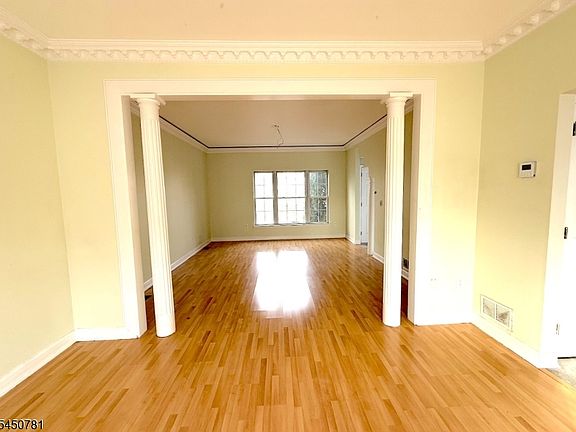 5th image of 11 Decicco Dr