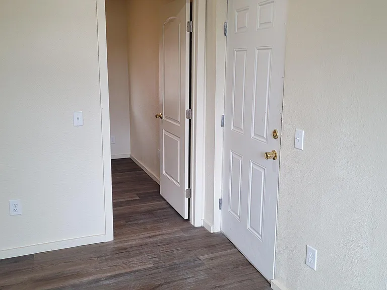 712 Park Ave #C — Photo 8