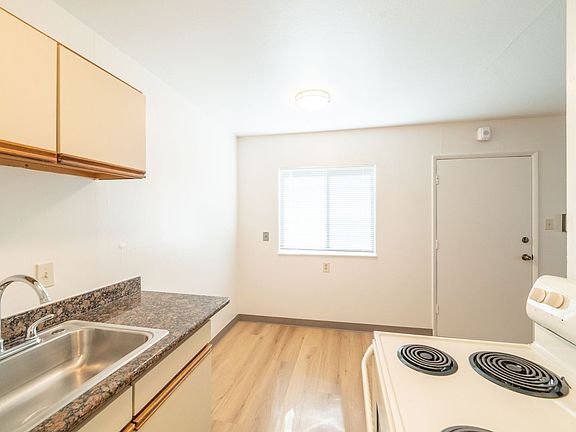 5th image of 200 E 15th St #19