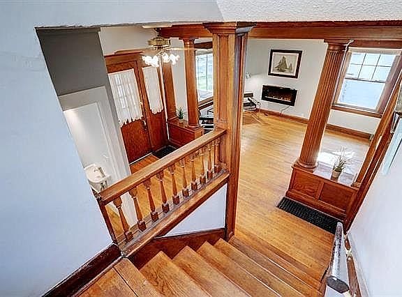4th image of 332 S Elmwood Ave