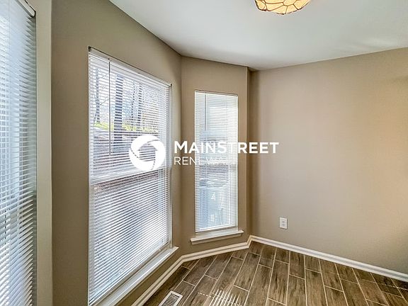 5th image of 291 Shoal Creek Cir