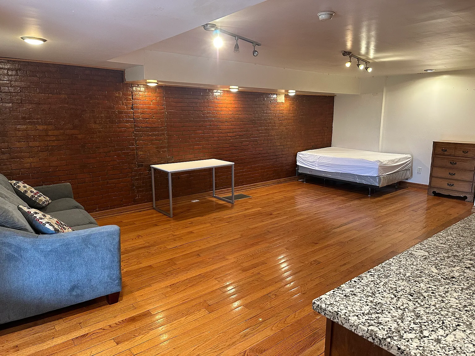 Studio, $995 — Photo 4
