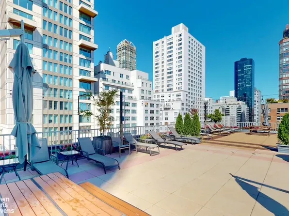 301 East 62nd Street image 16 of 16