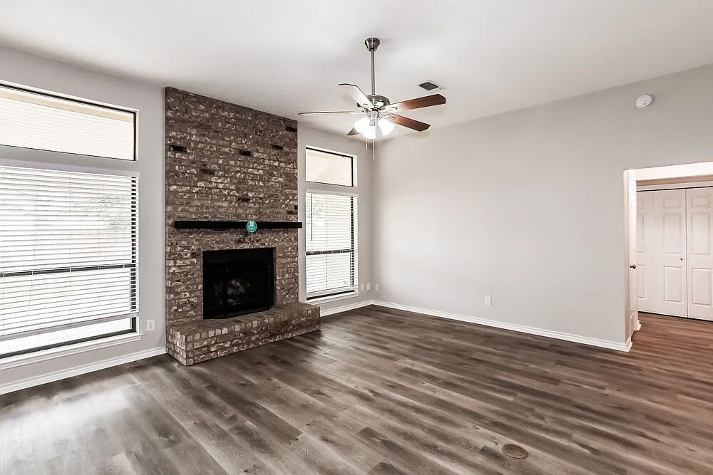 3 bed, 2.0 bath, 1597 sqft, $1,990 — Photo 3