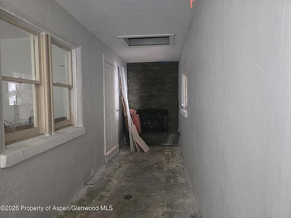 5th image of 601 Rose St