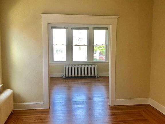 3rd image of 632 Whalley Ave