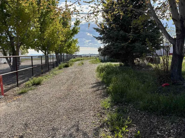 5832 Stagecoach Dr, Homedale, ID 83628