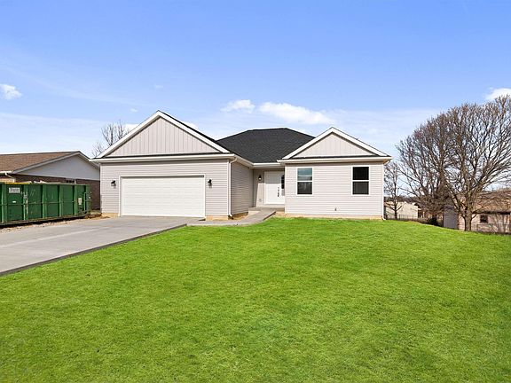 3rd image of 2568 W Julie Dr