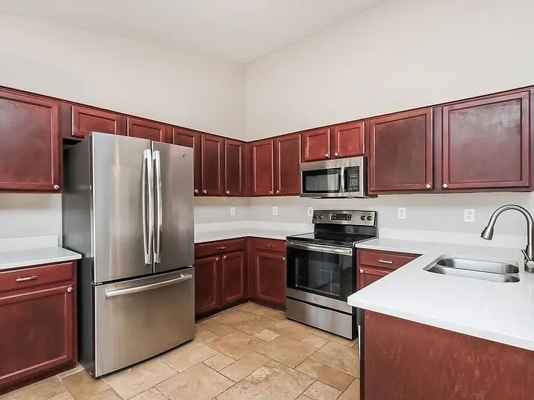 1042 S Canal Dr — Photo 9