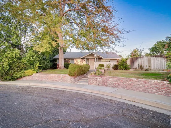 1121 Notre Dame Ct, Bakersfield, CA 93305