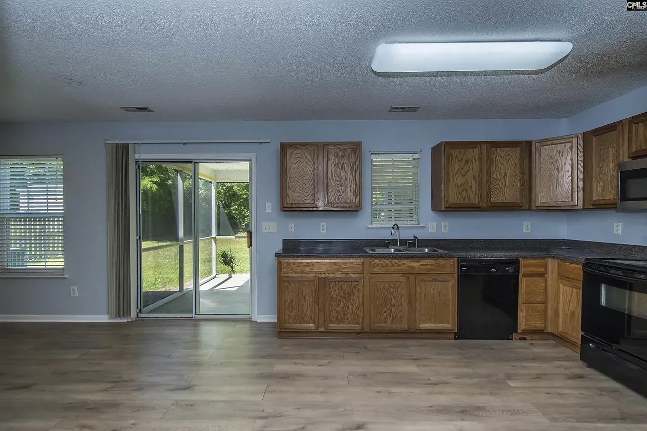 5 bed, 2188 sqft, $1,925 — Photo 3