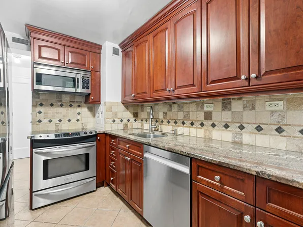 25 East 83rd Street image 4 of 7