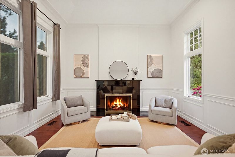 4th image of 834 84th Avenue NE