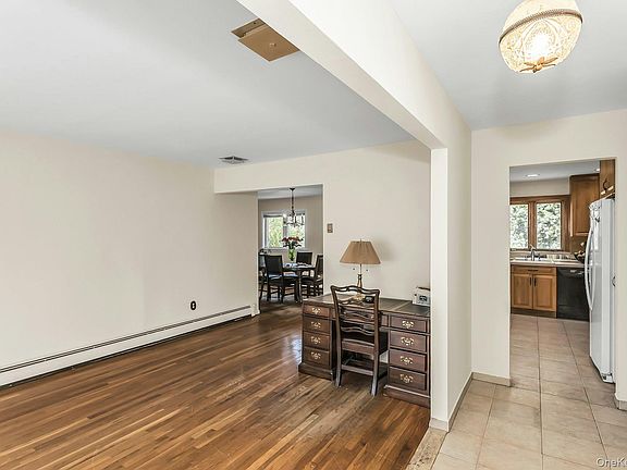 5th image of 258 N Wisconsin Avenue