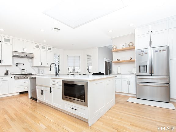 4th image of 35 Golden Hill Lane