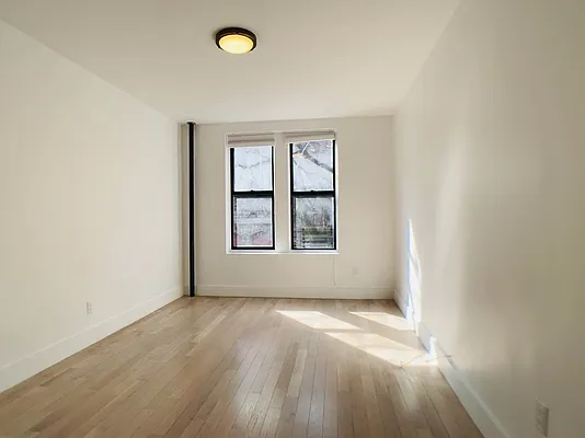 Rented by Bruma Realty LLC | media 16