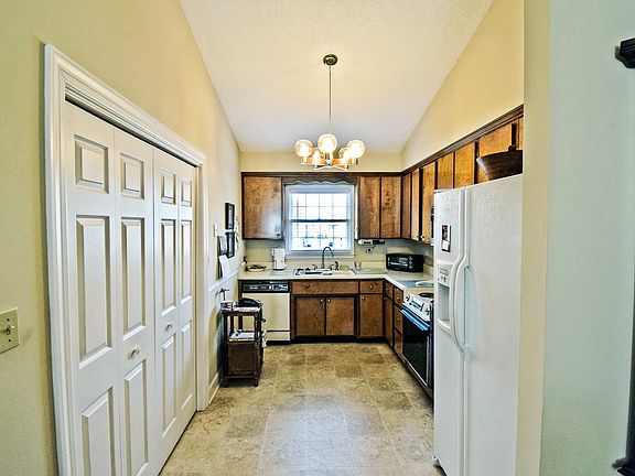 5th image of 310 Kingswood Ct