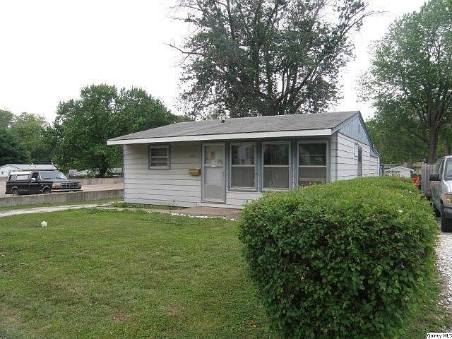Home for Sale in Quincy, IL $44,900