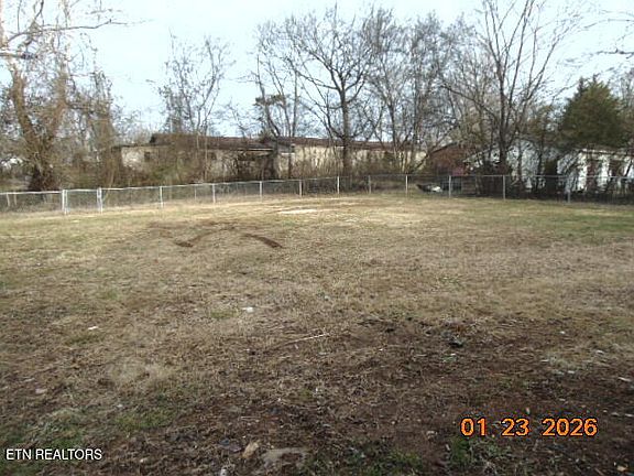 3rd image of 2501 Cecelia Ave