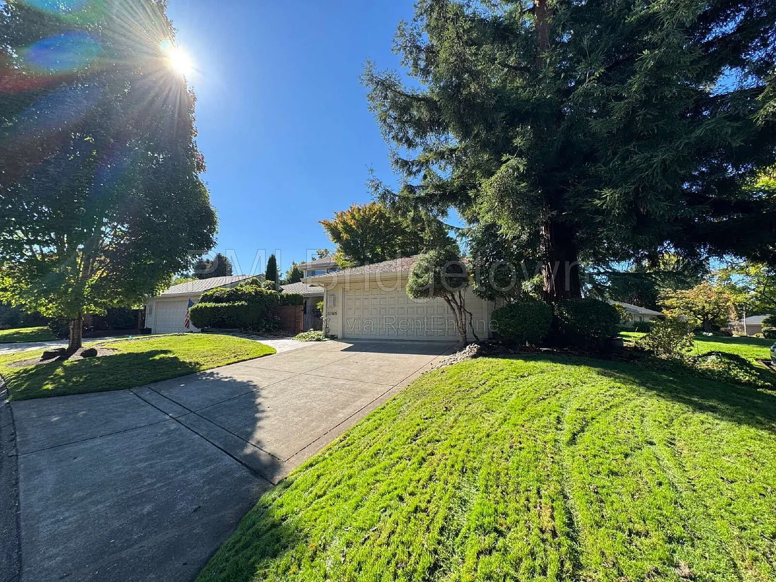 3 bed, 2.0 bath, 1950 sqft, $3,190 — Photo 2