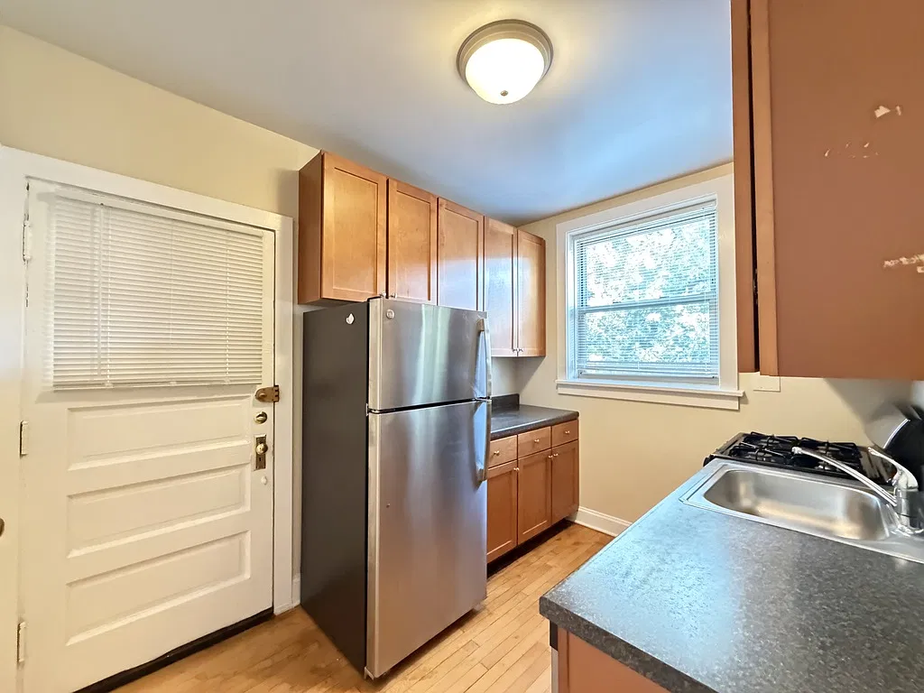 Awesome 1 Bed, 1 Bath at Crain + Maple (Evanston) — Photo 2