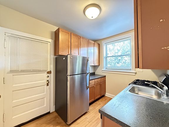 2nd image of 914 Crain St #N3-a