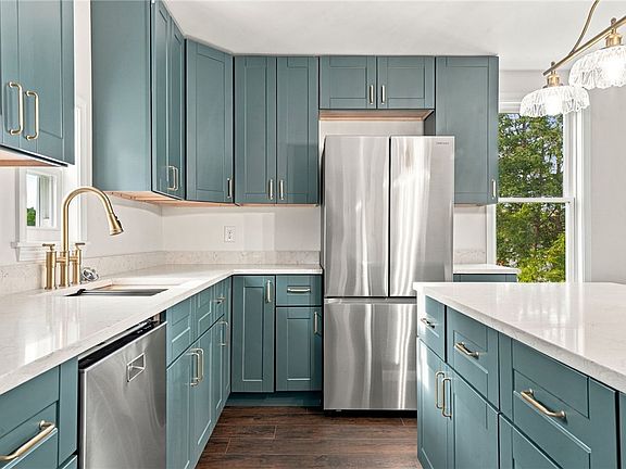 3rd image of 413 N Market St